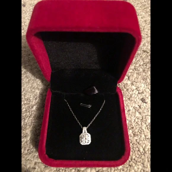 NWT! 1 Carat Moissanite Necklace! Comes with Certification! ๐๐๐ - Picture 1 of 7